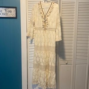Vintage Boho Maxi Lace with Amazing Detail Neckline